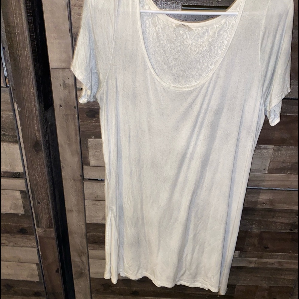 POL Medium Distressed Split Hem T-shirt